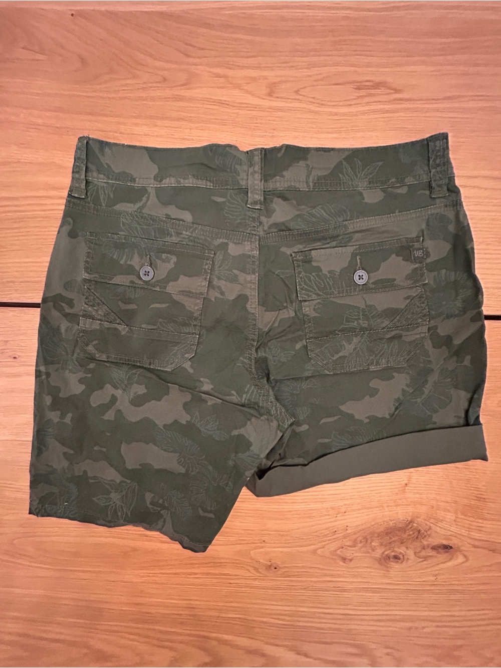 NWT UnionBay Womens Size 10 Olive Green Camo "Serpent-Tahiti" Print Cargo Shorts - Picture 5 of 12